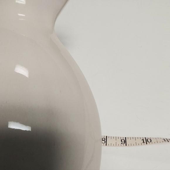 3D Cream Colored Vase Marquise Opening Abstract Circle Design Glossy 12.25" X 8" - Picture 8 of 11